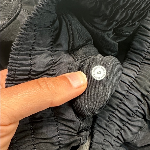 Lululemon Hotty Hot Short II *Long 4" Heritage 365 Camo Deep Coal Multi / Black - Picture 5 of 6